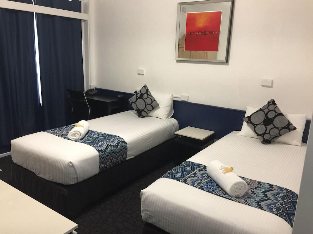 Motel Surf 4*